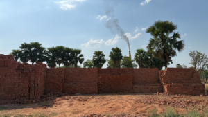 Many labourers have been forced to work in debt bondage at brick kilns in Gaya Ji district, Bihar, and paid less than the minimum wage. Jyoti Yadav/The Migration Story